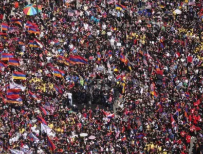 Протестиращи блокираха центъра на арменската столица (ВИДЕО)
