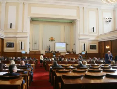 Парламентът заседава извънредно по вота на недоверие