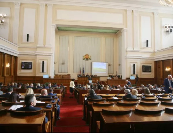 Лют скандал в парламента заради прекратени дебати по оставката на Симеонов