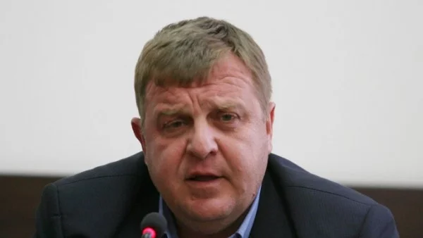 Каракачанов: Липсата на кадри е основен проблем за армията 