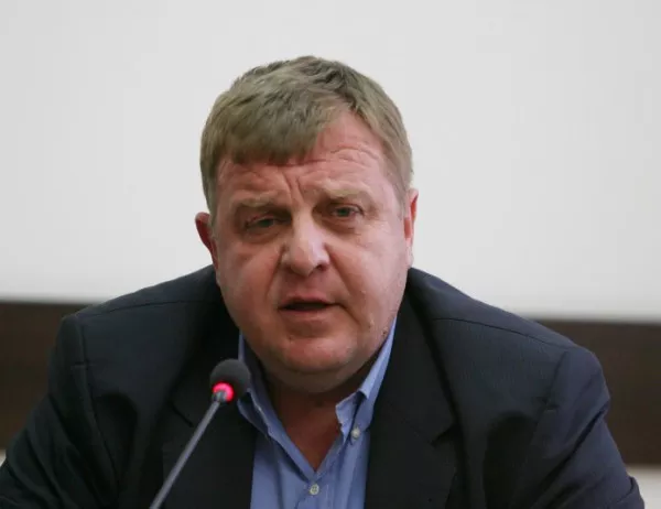 Каракачанов призова да не се бърза с гласуването на министерските оставки