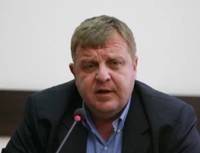 Малката коалиция не е обсъждала оставка на Красимир Каракачанов