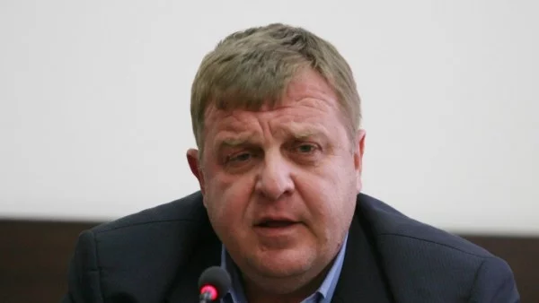 Лидерът на "Възраждане" обвини Каракачанов в имотни измами (СНИМКИ)*