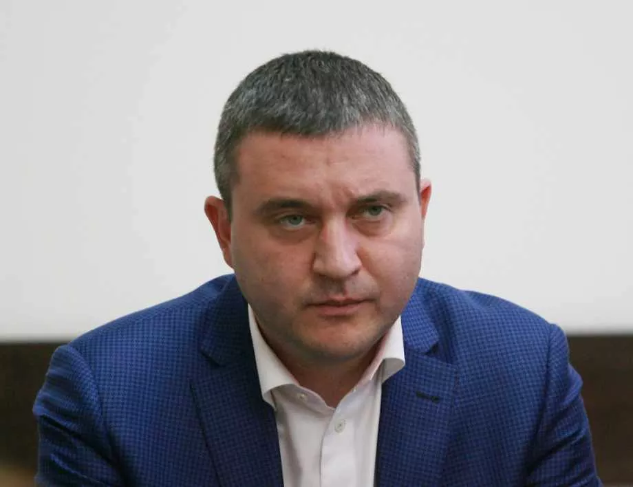 Горанов защити бюджета и с аргумент, че е време да се вдигат местни данъци и такси