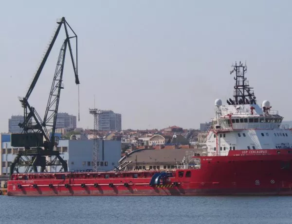 Пристанището във Варна затвори заради мъгла