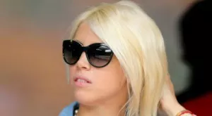 {{ otherArticle[0].article.title }}