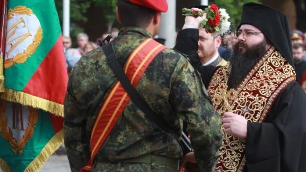 Тържествено бяха осветени бойните знамена на Българската армия (СНИМКИ)