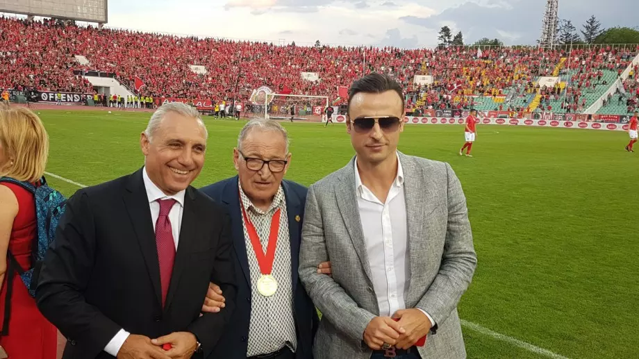 Христо Стоичков и Димитър Бербатов ще гледат заедно финала на Лига Европа