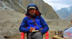 Три хеликоптера и най-опитните шерпи вече търсят Боян Петров