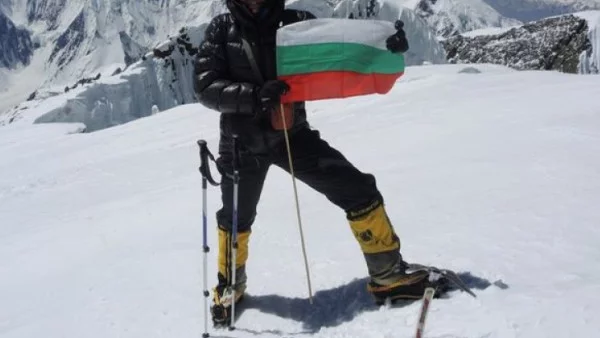 Нова надежда за Боян: Алпинист се върнал от Шиша Пангма след 3-месечно отсъствие