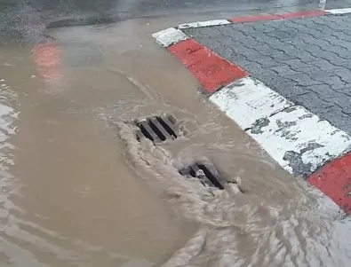 Над 100 сигнала след проливния дъжд в Пловдив