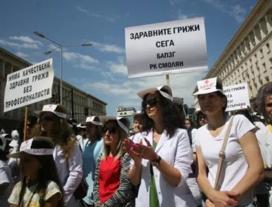 Медицински сестри и таксиметрови шофьори излизат на протести