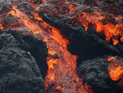 23-ма ранени след като лава от вулкан порази кораб в Хаваи (СНИМКИ)