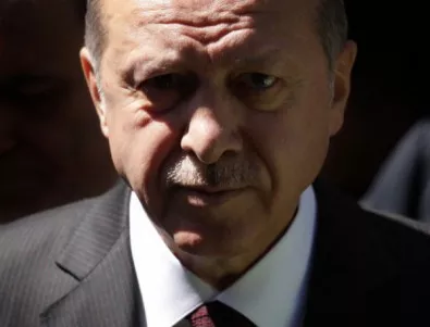 Масови уволнения в Турция преди влизане на конституционните промени в сила