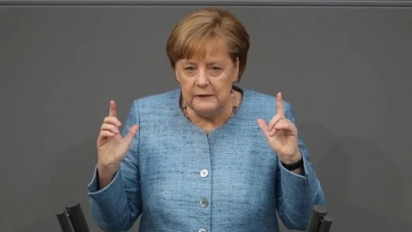 Дясната „Алтернатива за Германия“ атакува Меркел в съда 