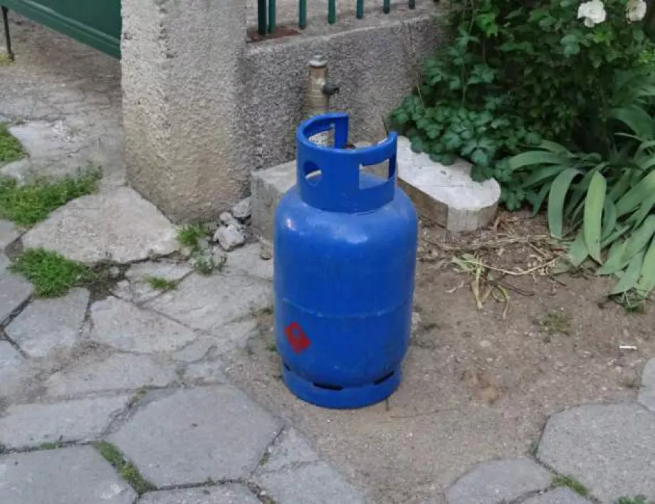 Четирима души са в тежко състояние след взрив на газова бутилка в Габрово