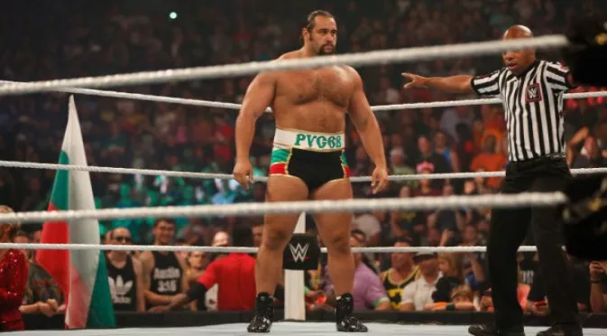 СНИМКА: Русев вбеси цял Ливърпул по време на WWE в града