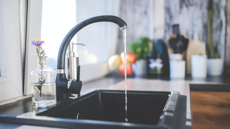 САЩ без чиста питейна вода: 56 химикали водят американците към смърт 