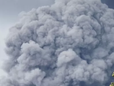 Вулканът Стромболи изригна отново (ВИДЕО)