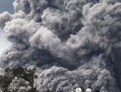 Затвориха летището в Манила заради изригването на вулкана Таал 