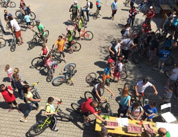 Велосипедисти от Асеновград с подписка, искат вело артерия в града