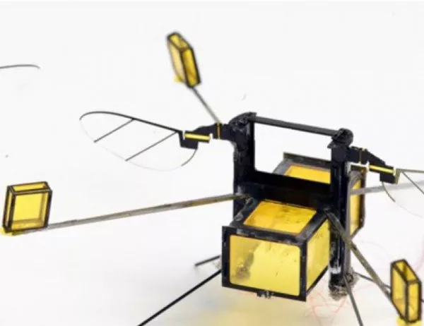 Безжична муха-робот се захранва с лазери (ВИДЕО)