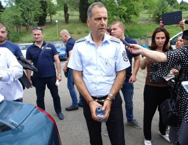 Скандалът с подкупите в КАТ в Благоевград тръгва от сайт, известен с брутален клип за Бойко Борисов?