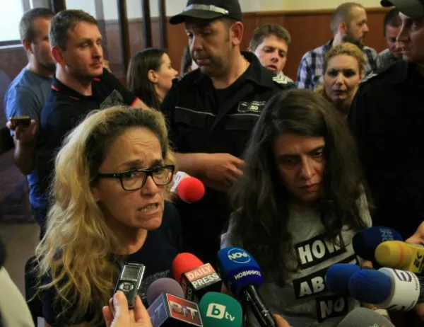 Иванчева и Петрова - с ужасяващите условия в ареста искат да ни пречупят