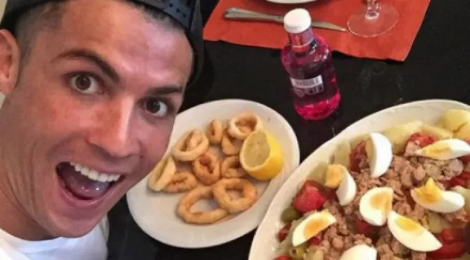 СНИМКИ: Какво яде и пие Роналдо, за да се чувства на 23 г.?