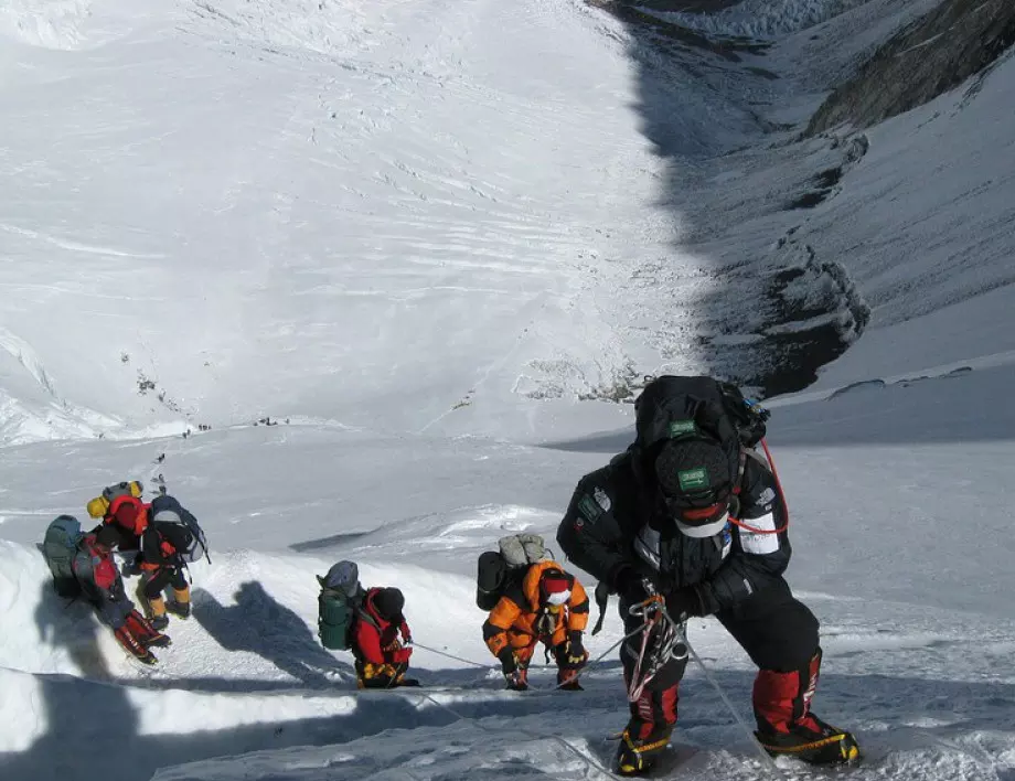 Алпинист бе спасен с помощта на два хеликоптера в Рила