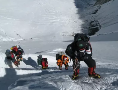 В Хималаите откриха три тела вероятно на изчезнали френски алпинисти 