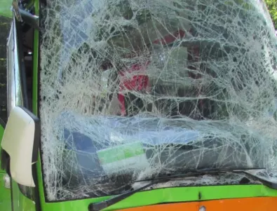 Тежка автобусна катастрофа с десетки загинали в Индонезия