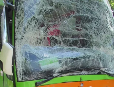 Десетки ранени украинци след автобусна катастрофа в Румъния (ВИДЕО)