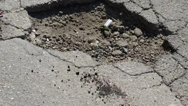 Жители на две села събраха пари и ще ремонтират път сами