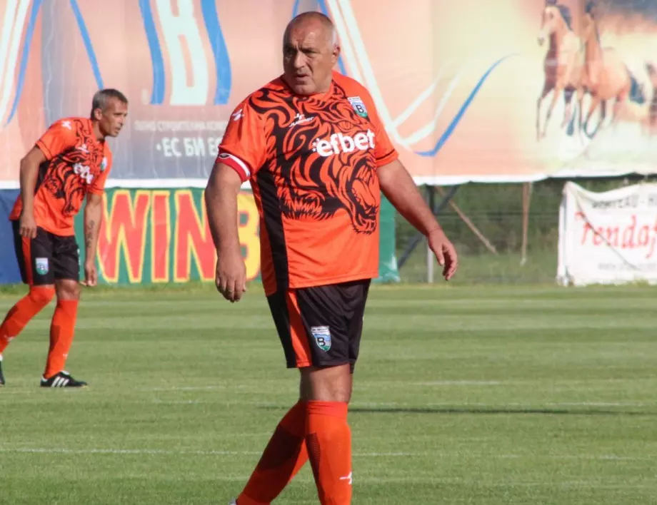 Борисов играе за "Бистришките тигри", докато в парламента се карат кой да е председател