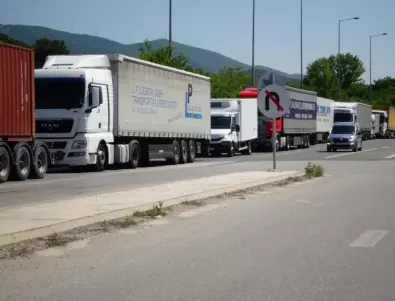 Третият конвой с български камиони премина през италианско-словенската граница 