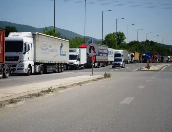 Спират камионите над 12 тона по най-натоварените пътища на 1 януари