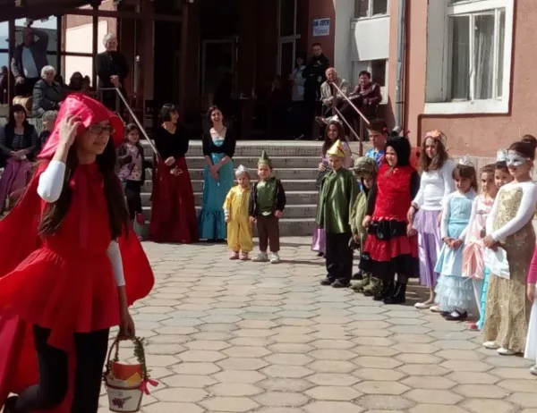 В Асеновград: Почитат и паметта на Ботев, а деца ще рисуват върху асфалт за празника си