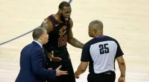 51 точки на ЛеБрон не спасиха Кливланд в първата битка с Голдън Стейт