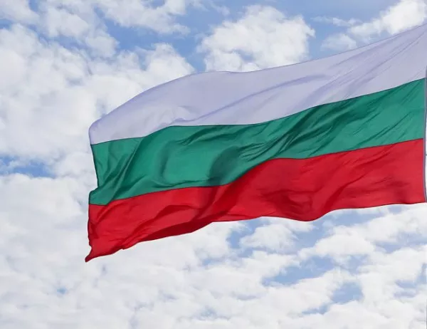 Назначено е Първото правителство на България, начело с Тодор Бурмов