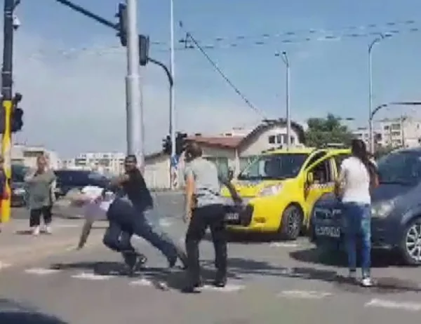 Инцидент с кон доведе до масов бой в София (ВИДЕО)