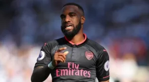 Лаказет е на ваканция с трансферна цел №1 на Арсенал (СНИМКА)