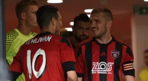 {{ otherArticle[0].article.title }}