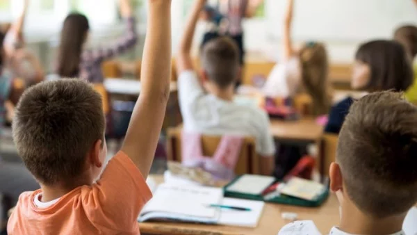 1 300 ученици са напуснали училищата в Плевенско през миналата учебна година 