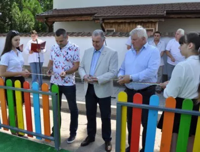 Кметът на Видин откри детска площадка и футболно игрище 