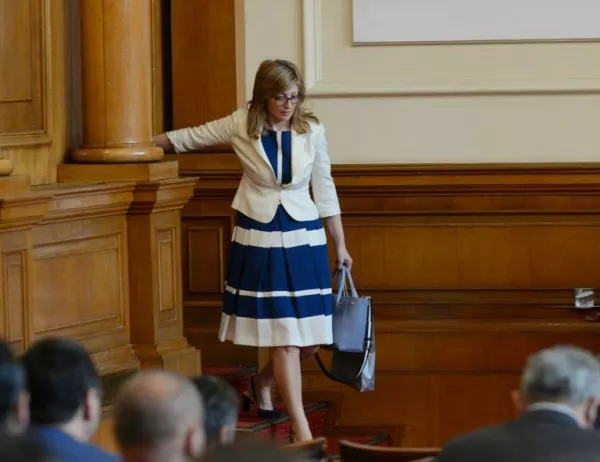 Темата "Турция" се превърна в Рубикон за Екатерина Захариева в парламента