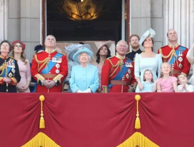 Пищен парад по случай рождения ден на кралица Елизабет II (Снимки)