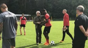 {{ otherArticle[0].article.title }}