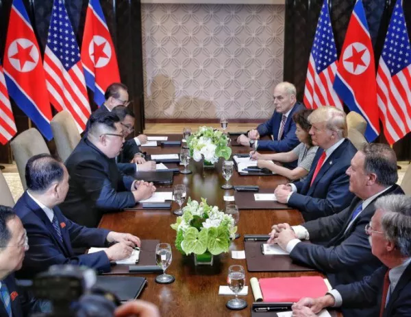 Срещата между Тръмп и Ким Чен Ун завърши с фанфари и без ясна конкретика*