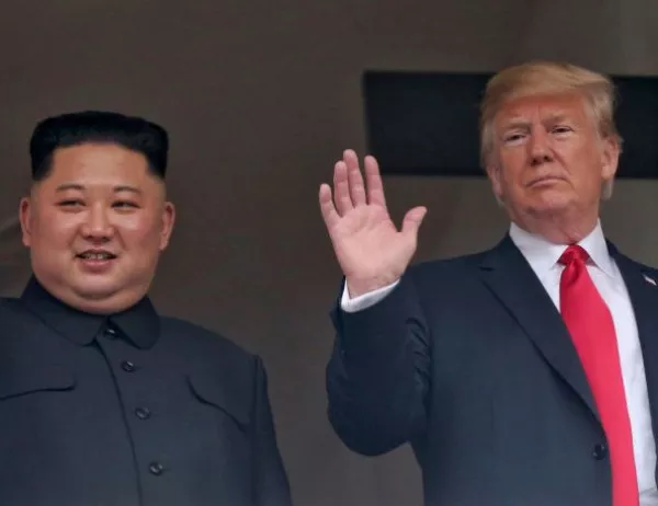 Тръмп поздрави Ким Чен Ун, че е провел парад без ядрени ракети